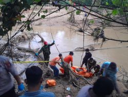 HEBOH !!! WARGA TEMUKAN JASAD PRIA TANPA IDENTITAS TERAPUNG DISUNGAI.