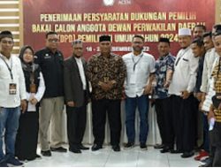 H. AKHYAR KAMIL RESMI SERAHKAN BERKAS Ke KIP :  SYARAT SAH BAKAL CALON SENATOR ACEH