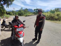 POLISI SAMPAIKAN PESAN KAMTIBMAS – MELALUI PATROLI SAMBANG WARGA