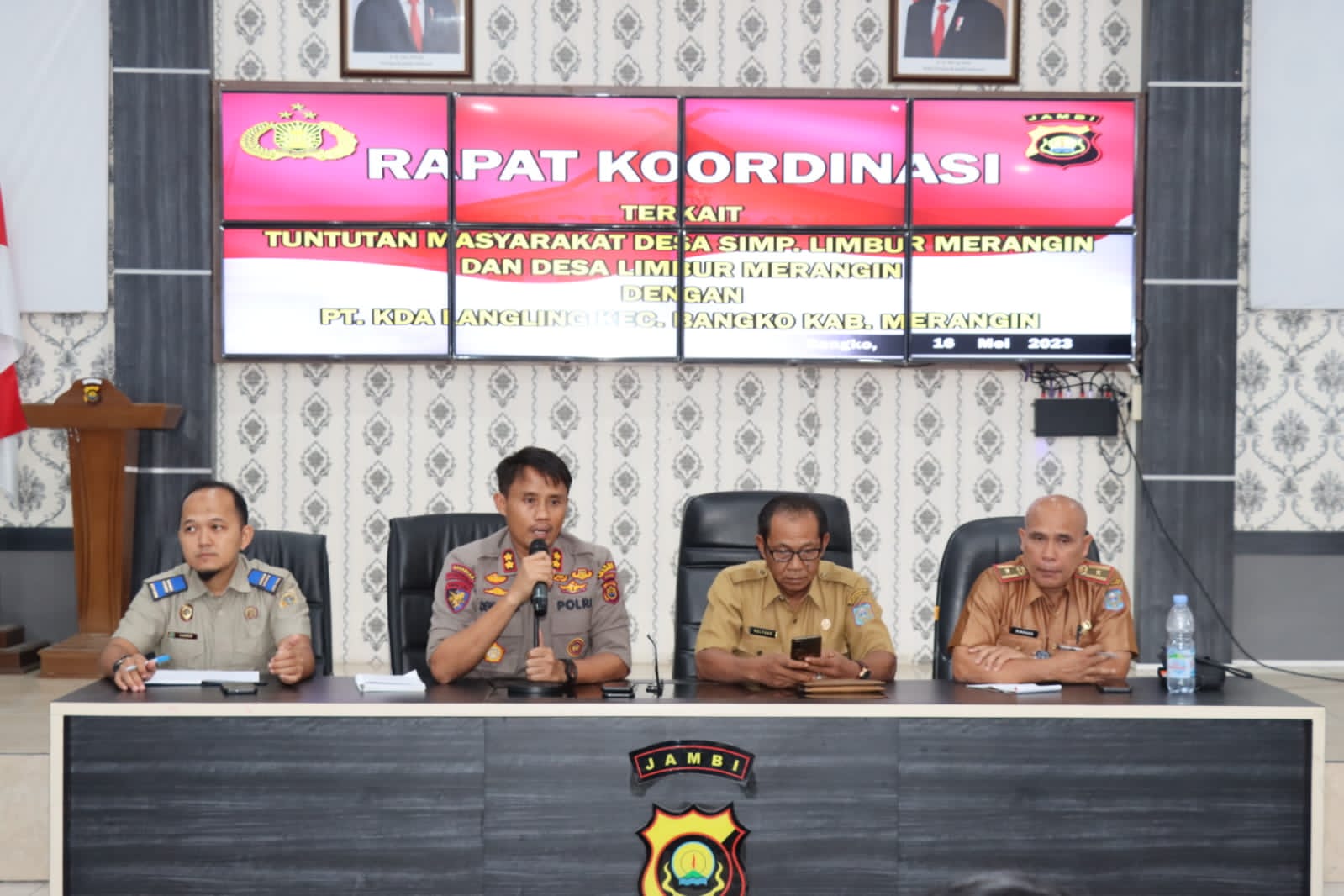 Kapolres Merangin,Tengahi Rapat Koordinasi Desa Simpang Limbur dan Desa Limbur Merangin bersama PT. KDA
