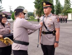 Kapolres Tebo AKBP  l Wayan Arta Ariawan SH. S. Ik. MH Lantik Empat Pejabat Utama Polres Tebo Di Lapangan Hitam Polres Tebo