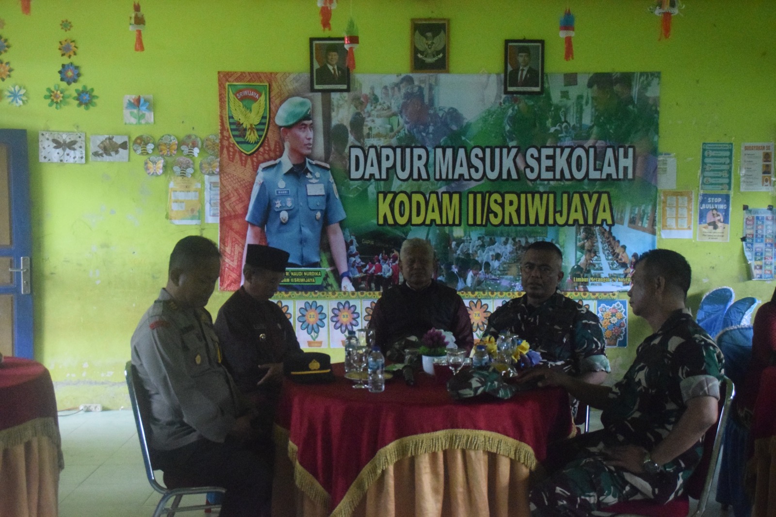 Meningkatkan Gizi Siswa, Kodim 0420/Sarko Laksanakan Dapur Masuk Sekolah di Pamenang Barat