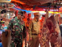 Pemantauan Harga Jelang Natal dan Tahun Baru 2025, Pabung Kodim 0420/Sarko Ikut Sidak di Pasar Atas Sarolangun.