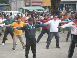 Pj Bupati: Senam, Pakai Gerak dan Lagu Merangin Pemkab Merangin dan Forkopimda Senam Massal di RTH Pasar Bawah