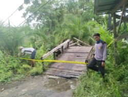 *Polsek Sokan Melarang Masyarakat Melewati Jembatan Roboh*