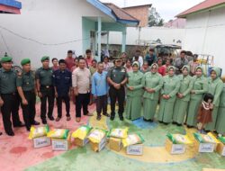 Dalam Rangka Hari Juang Organisasi Wanita Dharma Pertiwi Koramil Sarolangun Memberikan Bansos Ke Warga Suku Anak Dalam