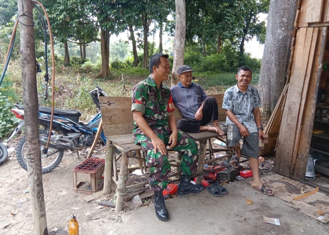 Demi Menjalin Hubungan Baik, Babinsa Melaksanakan Komsos Dengan Warga Binaan