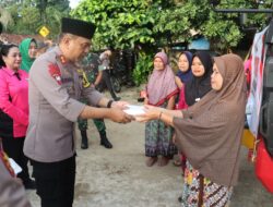 Polri Untuk Masyarakat, Polres Sarolangun Bersama Sat Brimob Polda Jambi Dirikan Dapur Lapangan untuk Korban Banjir