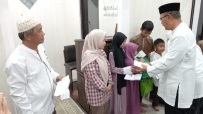 DKM Masjid Darussalam Plumbon Gelar Acara Baksos Dan Penandatanganan Batu Prasasti Pembangunan Rahab Masjid Darussalam.