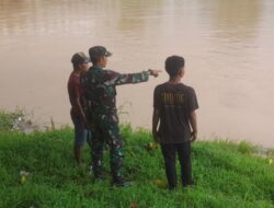 Babinsa Bersama Warga Antisipasi Bencana Alam di Desa Rantau Gedang
