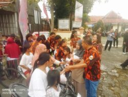Ormas Pemuda Pancasila Kecamatan Depok Gelar Acara Baksos, Berbagi Takjil Di Depan Kantor Kecamatan Depok