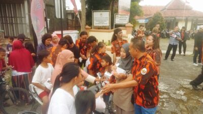 Ormas Pemuda Pancasila Kecamatan Depok Gelar Acara Baksos, Berbagi Takjil Di Depan Kantor Kecamatan Depok