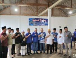 DR Edy Irawan Arif Ketua DPD Demokrat Secara Resmi Menyerahkan Langsung KTA Pada Agus Ciek Yamin.SE.( ACY ) Sebagai Kader Partai Demokrat