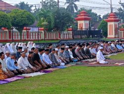 Polres Sarolangun gelar Sholat Idul Fitri 1446 H di Halaman Mako Polres Sarolangun 