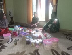 Jalin Hubungan kerja yang Baik, Babinsa melaksanakan Komsos Dengan masyarakat desa Binaan