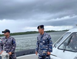 Dalam Rangka Pengamanan Idul Fitri 2025 Penyeberangan Bintan-Batam, Danlanal Bintan Laksanakan Patroli di Selat Riau