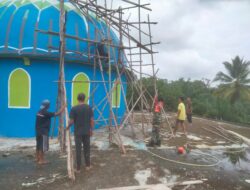 Babinsa Bantu Warga Perbaiki Sarana Ibadah