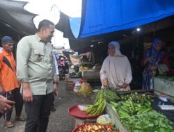 H.M. Syukur Kunjungi Pasar Pamenang menemukan Tumpukan Sampah Sudah Menahun