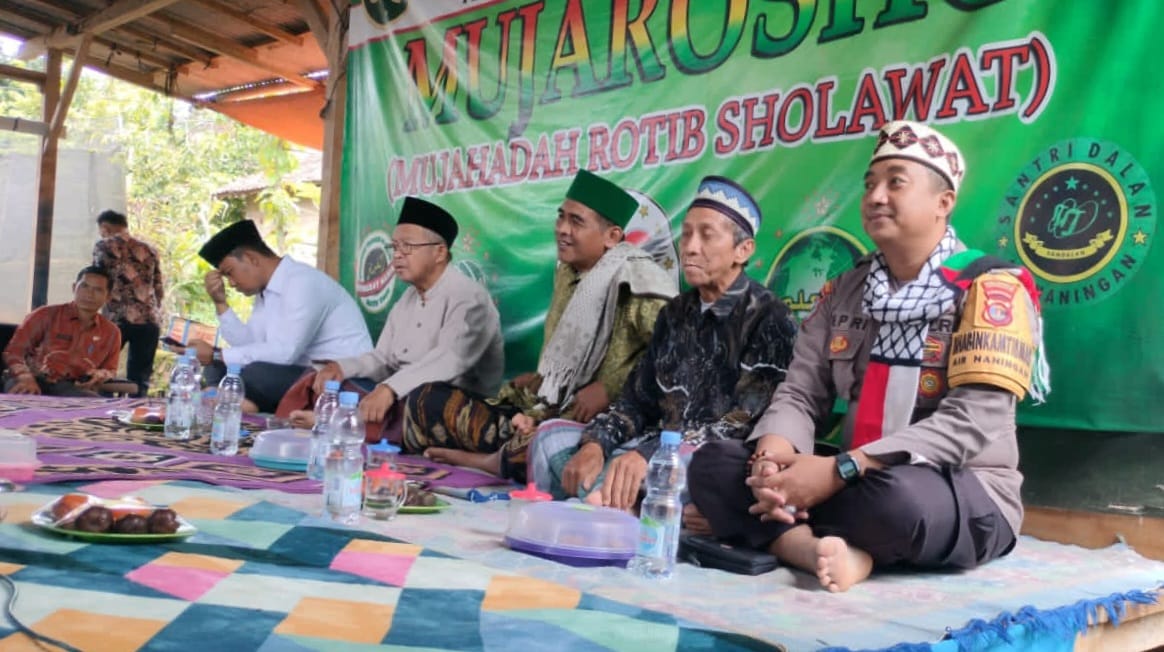 Bhabinkamtibmas Polsek Pulau Panggung Hadiri Pengajian Akbar di Air Naningan