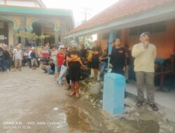 Warga Geruduk Balai Desa, Tuntut Kuwu Jungjang Wetan Mudur