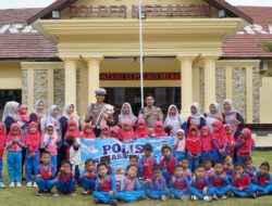 Satlantas Polres Merangin Berikan Edukasi Sejak Dini Kepada Murid TK Baitussalam Terkait Tugas Pokok Kepolisian