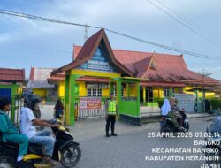Polres Merangin Rutin Melaksanakan Kegiatan Pengaturan Lalu Lintas Untuk Memastikan Keselamatan Pengguna Jalan.