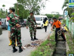 Koramil 420-02/Muara Limun dan Polsek Singkut bersama dengan masyarakat Desa Pasar Singkut Laksanakan Bhakti Sosial