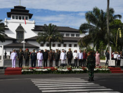 Komandan Beserta Prajurit Lanal Bandung Ikuti Upacara Hari Kebangkitan Nasional Tingkat Provinsi Jawa Barat di Gasibu Bandung