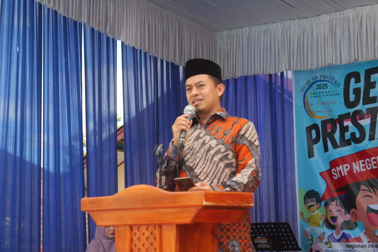 Perdana Dilaksanakan SMP I N Lubuksikaping Gelar Gebyar Prestasi 2025, Dibuka Langsung Ketua DPRD Pasaman Nelfri Afandi