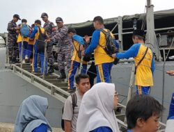 Lanal Bintan Dampingi Siswa/Siswi SLB Negeri 2 Tanjungpinang Kunjungi Kapal Perang