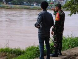 Waspada Banjir! Babinsa Desa Tinting Ajak Warga Siaga Hadapi Cuaca Ekstrem