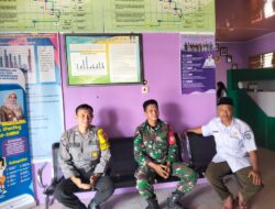 Babinsa Koramil 420-08/Tabir Jalin Komsos dengan Warga Desa Sinar Gading