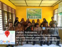Babinsa Koramil 420-07/Sei Manau Koptu Yedi Arizal laksanakan Komsos dalam rangka Pembinaan Teritorial (Binter) dengan aparatur desa Tiangko