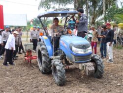 Kapolres Tebo Pimpin Langsung Penanaman Jagung Di Kecamatan Sumay Dan Dilaksanakan Serentak Di Polsek Jajaran Polres Tebo