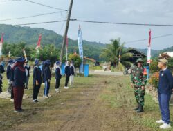 Cuaca Mendung Tak Surutkan Semangat, Babinsa Koramil 420-07/Sei Manau Latih Paskibraka