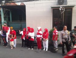 Bhabinkamtibmas Kelurahan Tengah Amankan Jalan Sehat HUT Ke- 80 RI