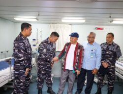 Asisten I Gubernur dan Kadinkes Provinsi Maluku Kunjungi Kapal Bantu Rumah Sakit KRI Suharso-990, Mantapkan Yankes Bergerak