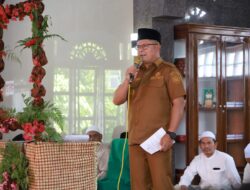 Hadiri Maulid Nabi Muhammad, Bupati Welly Disambut Haru Jamaah Masjid Nurul Iman Panti