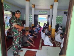 Pererat Silaturahmi, Anggota Posko TMMD 126 Kodim 1504/Ambon Sholat Jumat Bersama