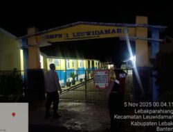 Anggota Polsek Leuwidamar Polres Lebak, Patroli Malam Hari Guna Mencegah Gangguan Kamtibmas