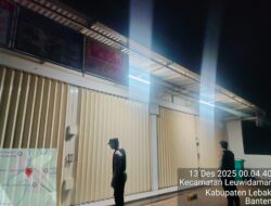Anggota Polsek Leuwidamar Polres Lebak, Patroli Malam Hari Guna Mencegah Gangguan Kamtibmas.