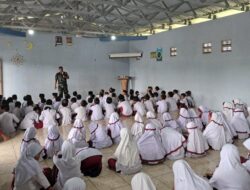 Tanamkan Cinta Tanah Air Sejak Dini, Babinsa Sambi Beri Wasbang Siswa SD Muhammadiyah