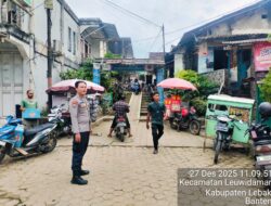 Pantau Situasi Dan Berikan Keamanan, Personil Polsek Leuwidamar Polres Lebak Giat Patroli Wisata Baduy