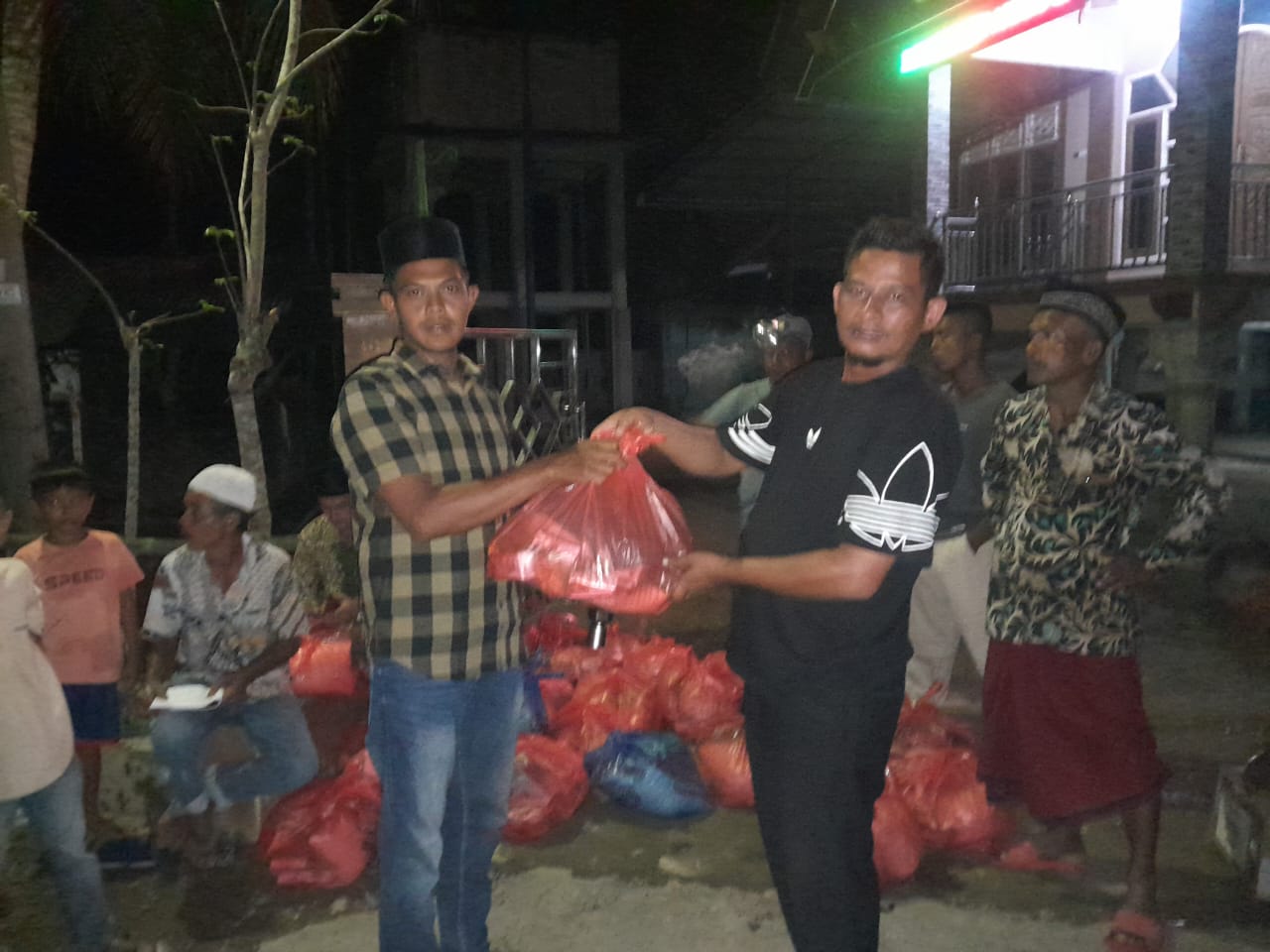 Warga Matang Cibrek Bersyukur atas Bantuan Bupati Aceh Utara di Tengah Duka Banjir