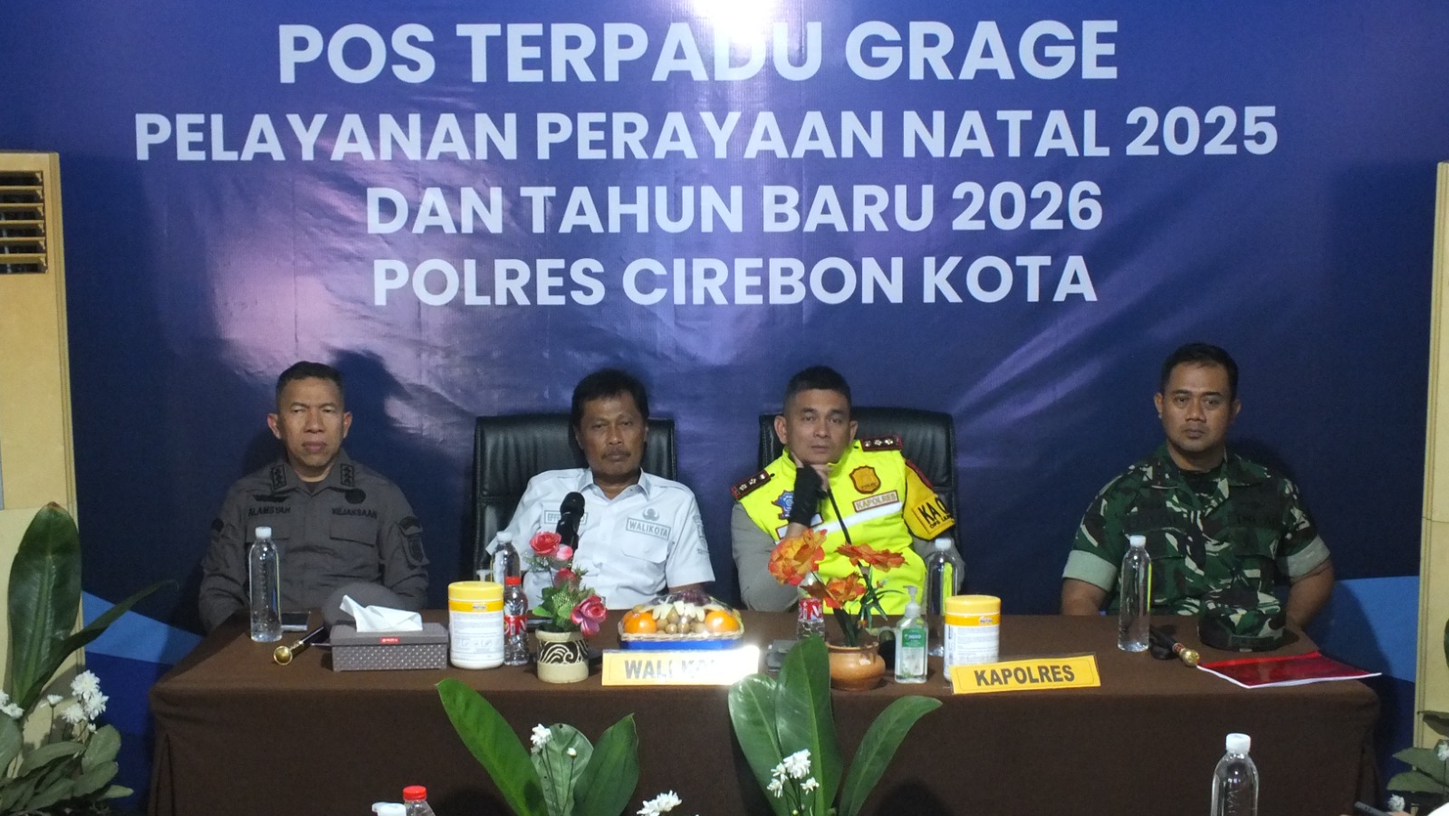 Dandim 0614/Kota Cirebon Dampingi Wali Kota Laksanakan Patroli Malam Pergantian Tahun Baru 2026