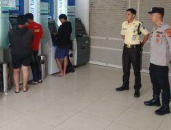 Kanit Samapta Polsek Rangkasbitung Polres Lebak Cek ATM Bank BCA Antisipasi Gangguan Kamtibmas