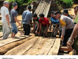 TNI–Polri Bangun Jembatan Sementara untuk Akses Penyeberangan Warga di Kuyun Uken Aceh Tengah