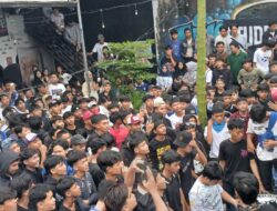 Kapolsek Rangkasbitung Polres Lebak Bersama Personil Giat PAM Nobar Sepak Bola di Cafe Arkan 91