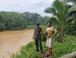 Intensifkan Patroli Wilayah Rawan Banjir Oleh Babinsa Koramil 420-04/Sarolangun