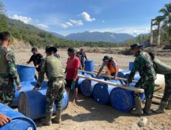 Satgas Gulbancal Kodim 0106/Aceh Tengah Bangun Jembatan Apung.